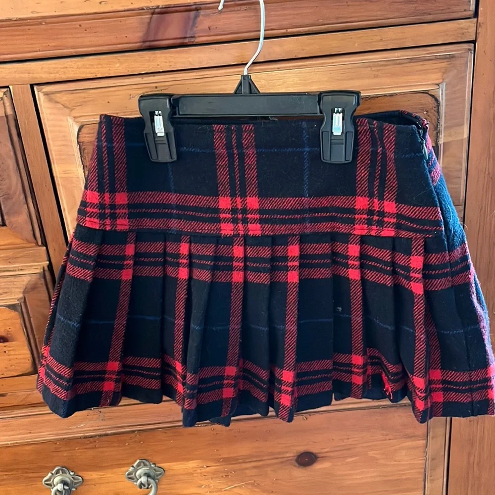EUC Abercrombie girl’s red and blue wool plaid skirt, size 10.